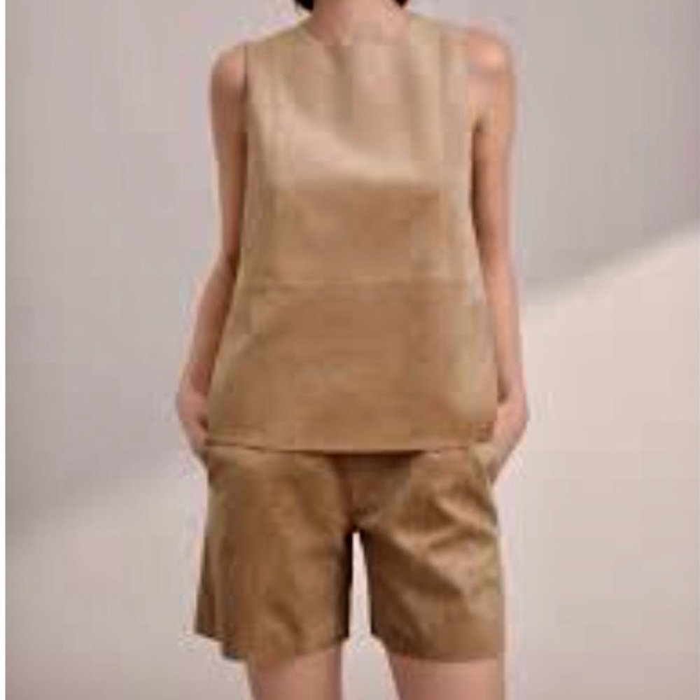 ⭐️ARITZIA⭐️ NWOT Faux Suede Babaton Rolando Blouse